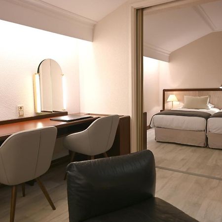 Hotel Le Rempart Турню Экстерьер фото
