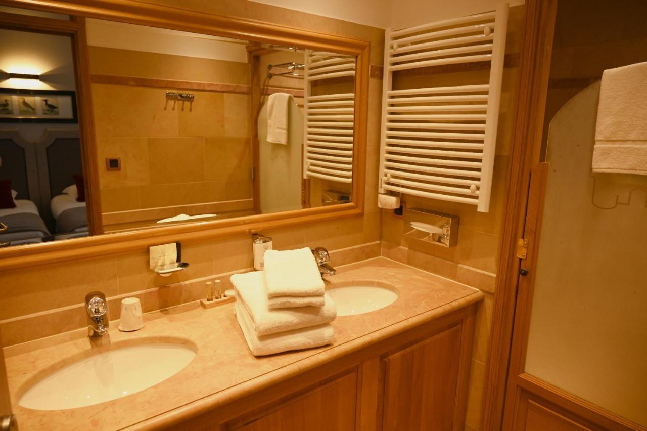 Hotel Le Rempart Турню Экстерьер фото