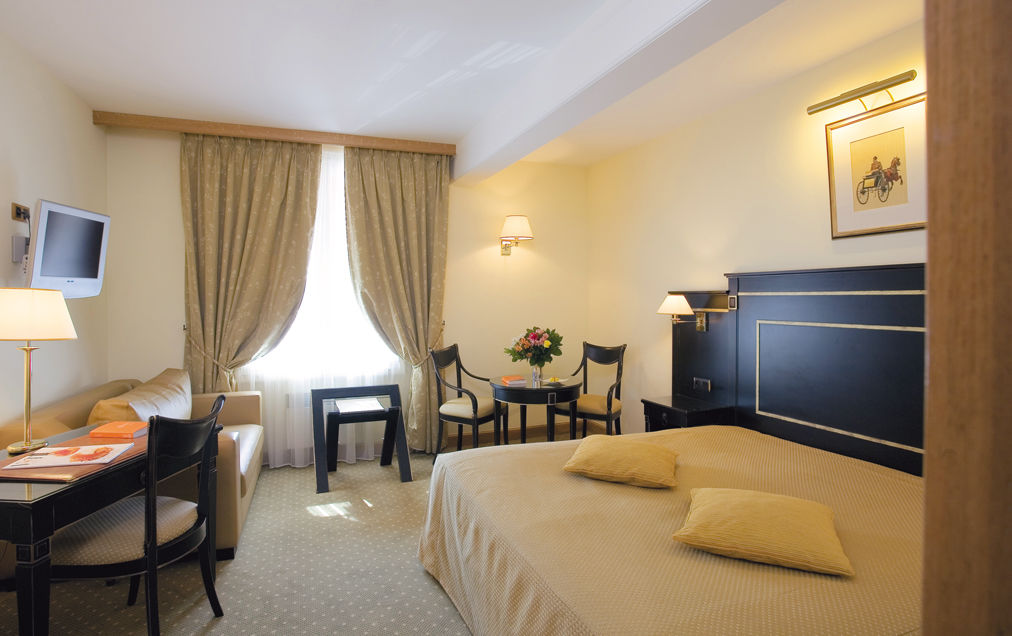 Hotel Le Rempart Турню Экстерьер фото